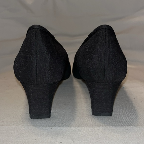 Cold water Creek Satin Hand Dyed Peep Toe Shoes 2” Heel size 8.5M - Picture 3 of 9